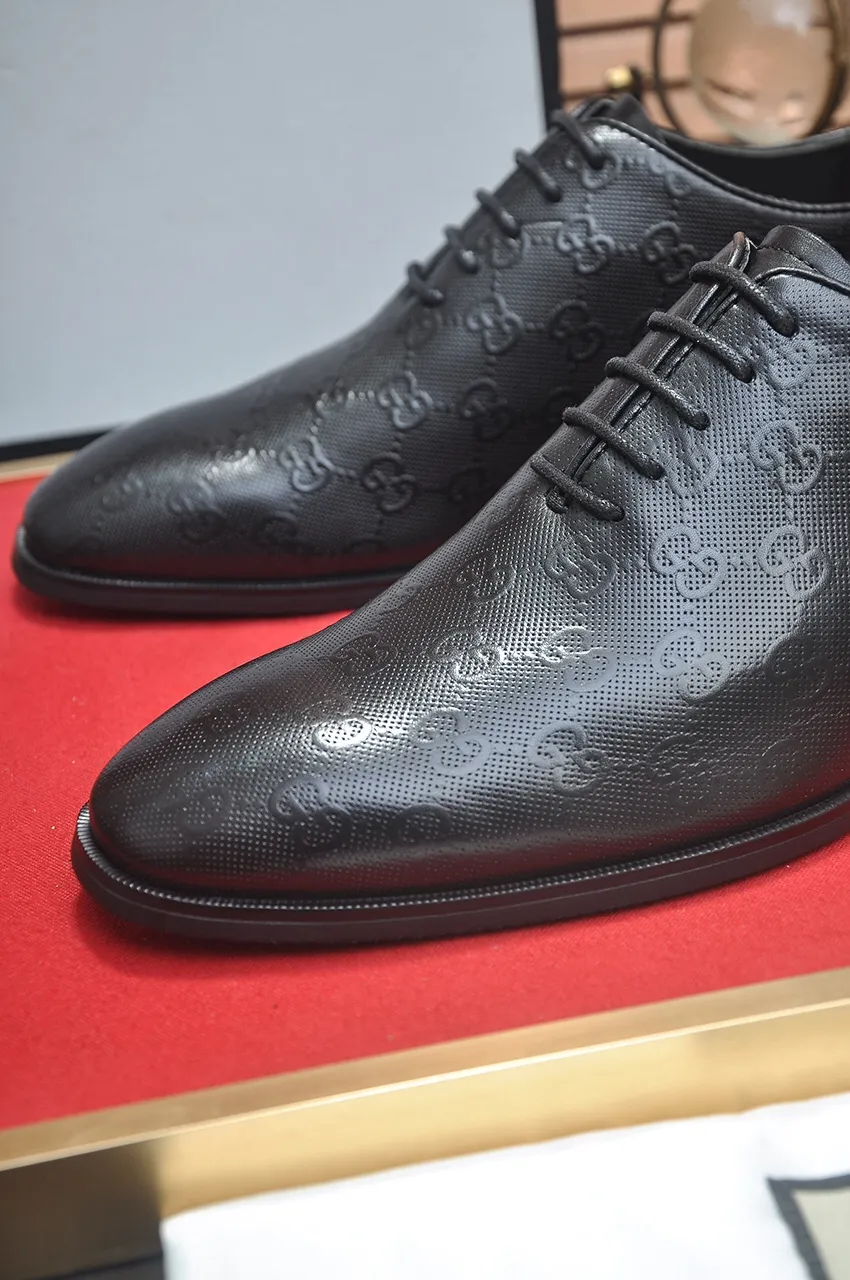 Men's shoes💰500💶Italy's top luxury men's shoe giant (GUCCI) (Gucci) (full cowhide lining) new arrival🍃Original European style🔰 Pleasant to the eye😍In order to make the shoes more durable and non-deformable🌀The production continues to follow traditional methods but there is still no lack of innovation💪Choose original sheepskin for the leather♻️ Smooth and natural And extra bright ⭐Made of imported cowhide, the first choice of rich people 38-45 (45 customized)